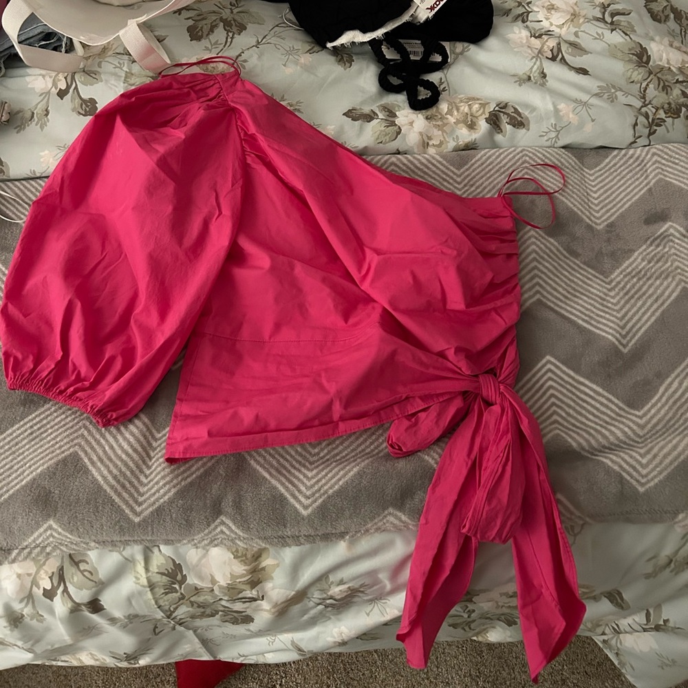 Pink puff one shoulder top!